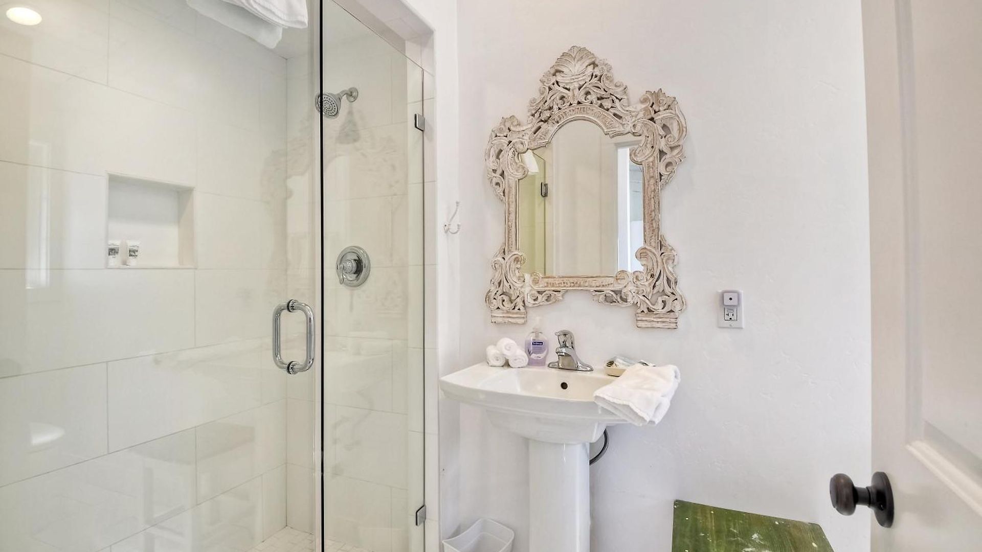 Juniper Entire - Sleeps 18 - Oceanfront Carlsbad