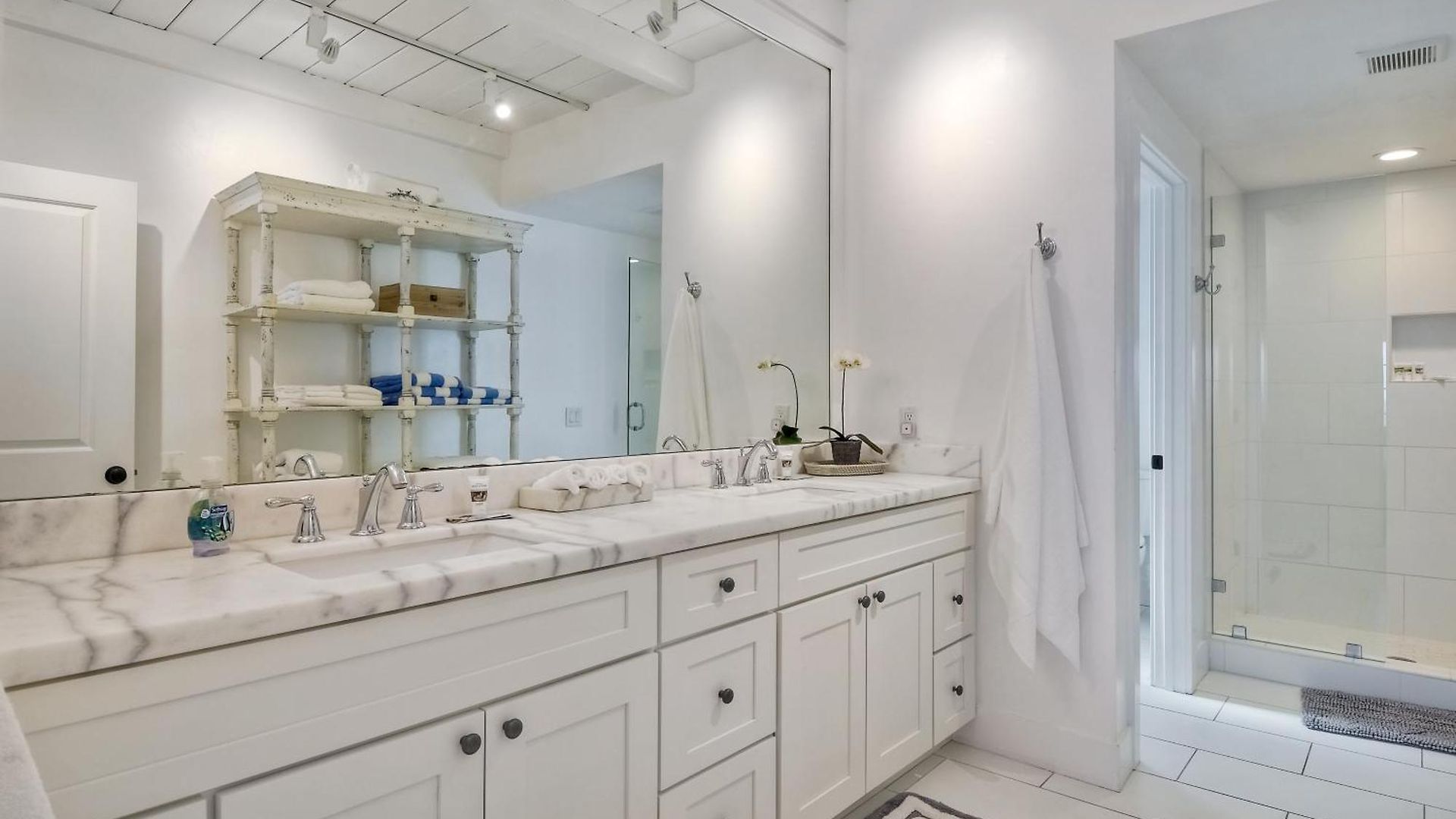 Juniper Entire - Sleeps 18 - Oceanfront Holiday home
