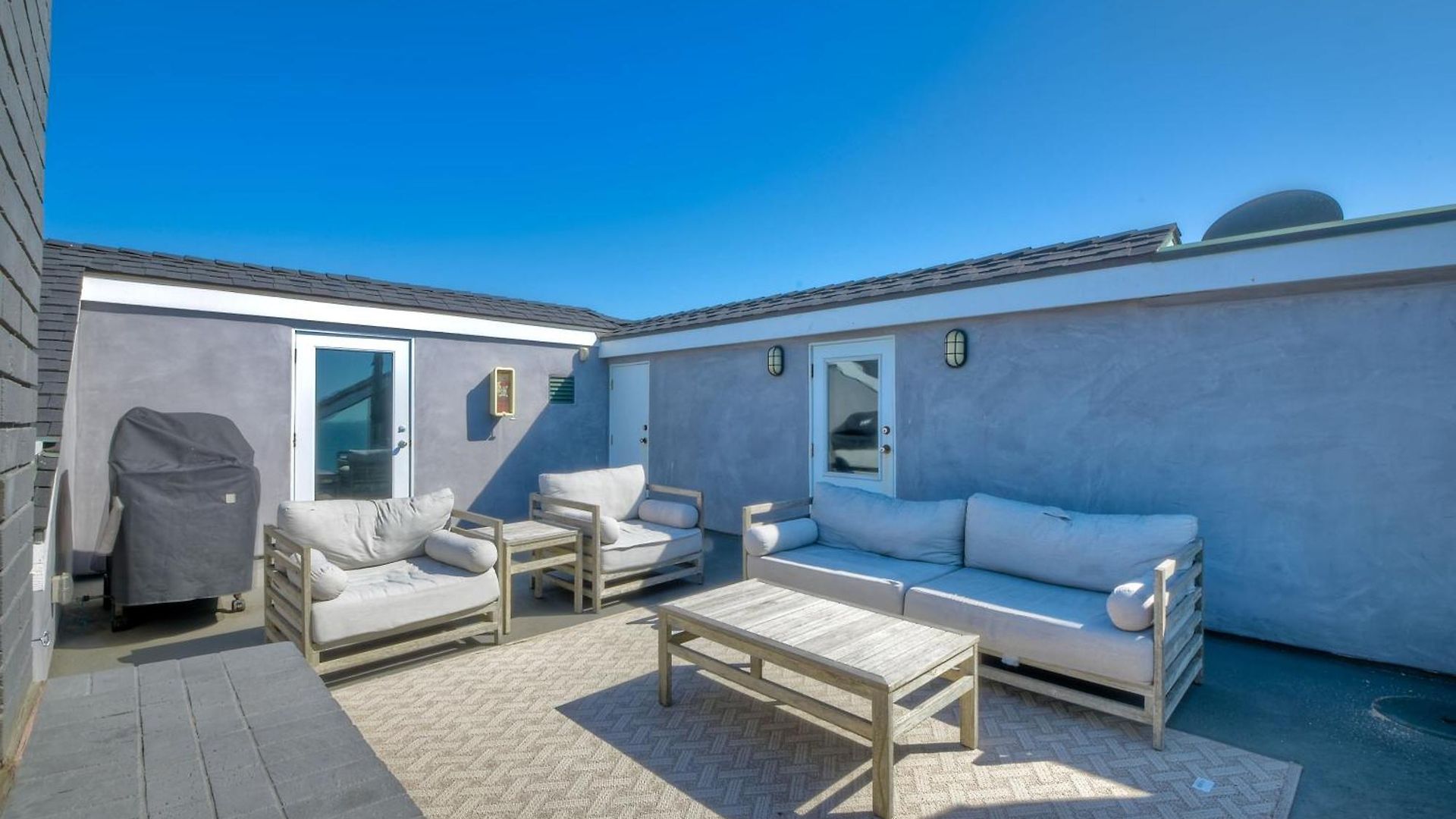 Holiday home Luxury Ocean Views - 6 Bedroom - Steps To *