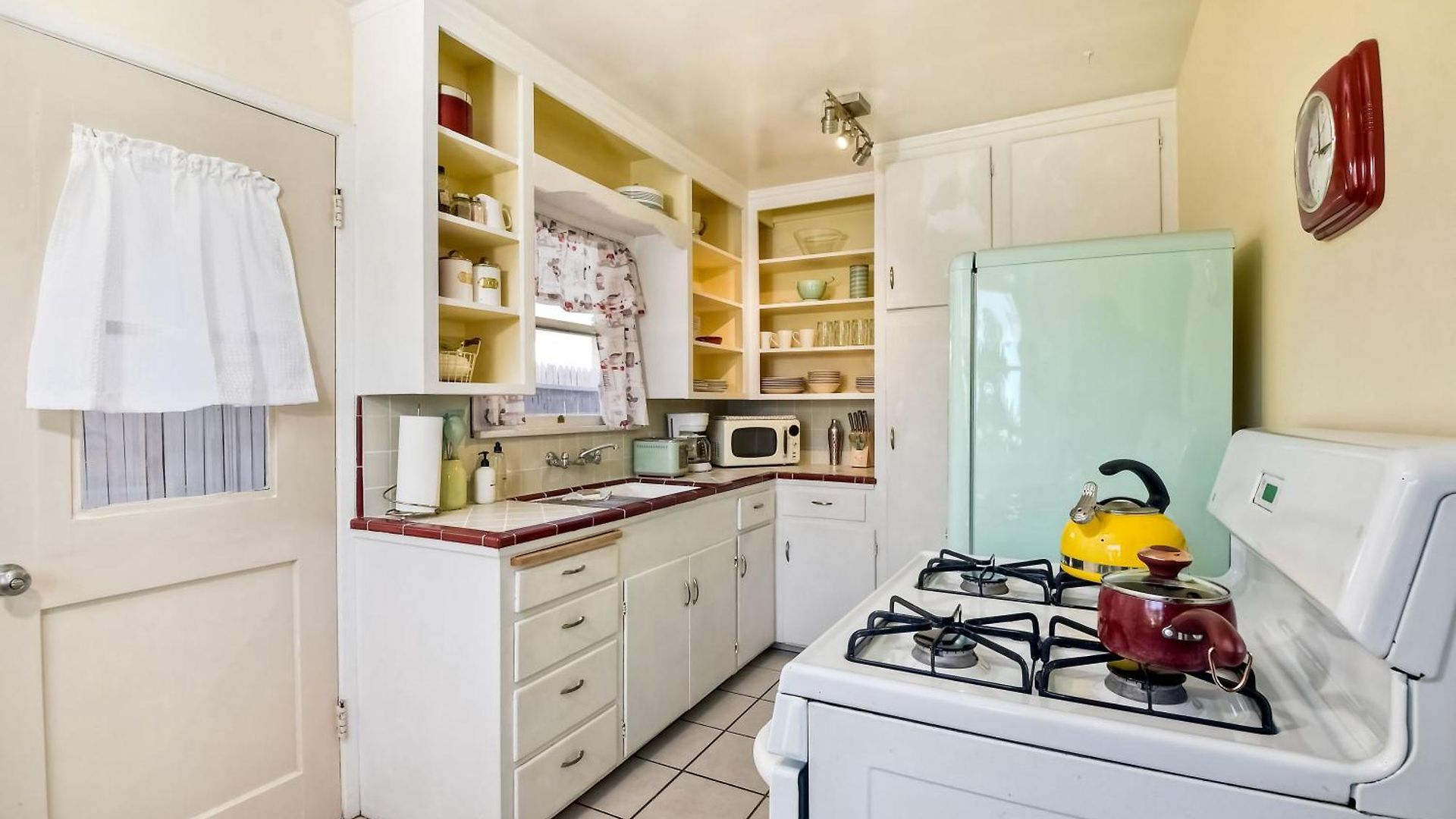 Walk 2 Beach, Ev Charger, Outdoor Dining, 2 Units Holiday home