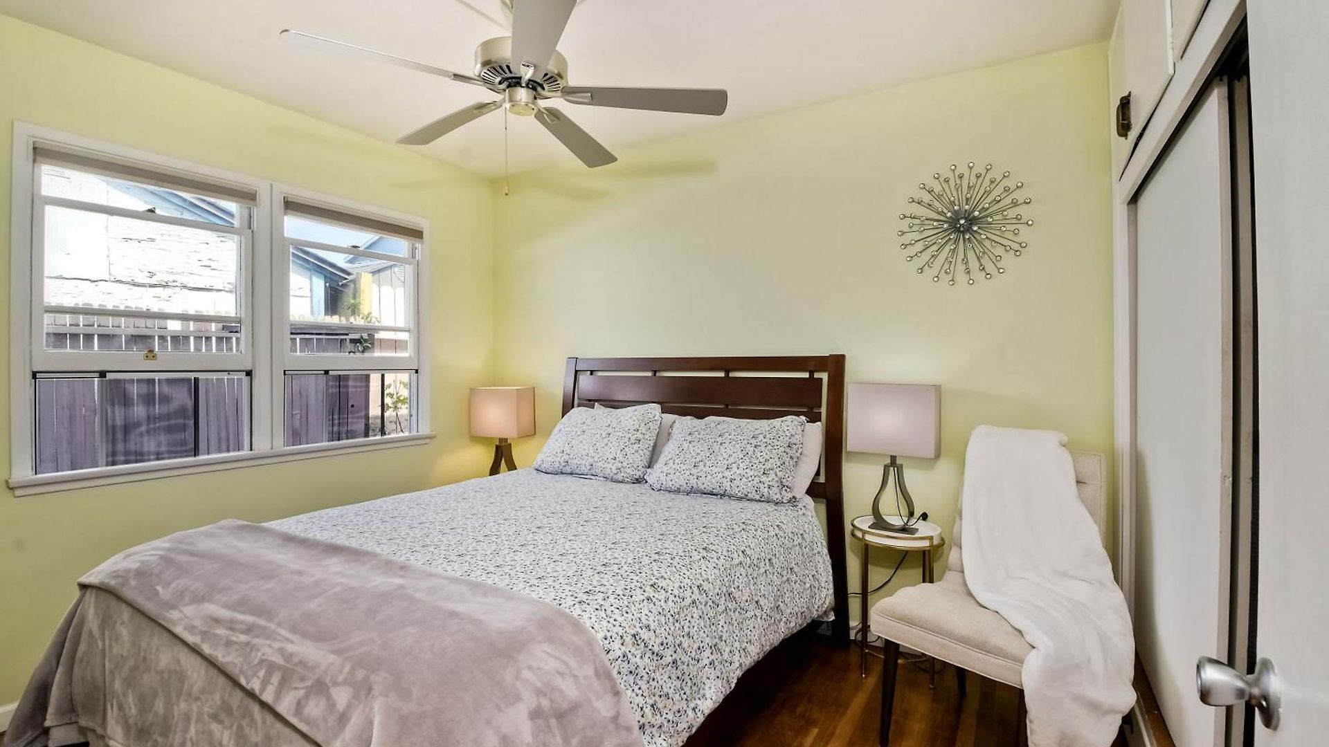 Holiday home Walk 2 Beach, Ev Charger, Outdoor Dining, 2 Units