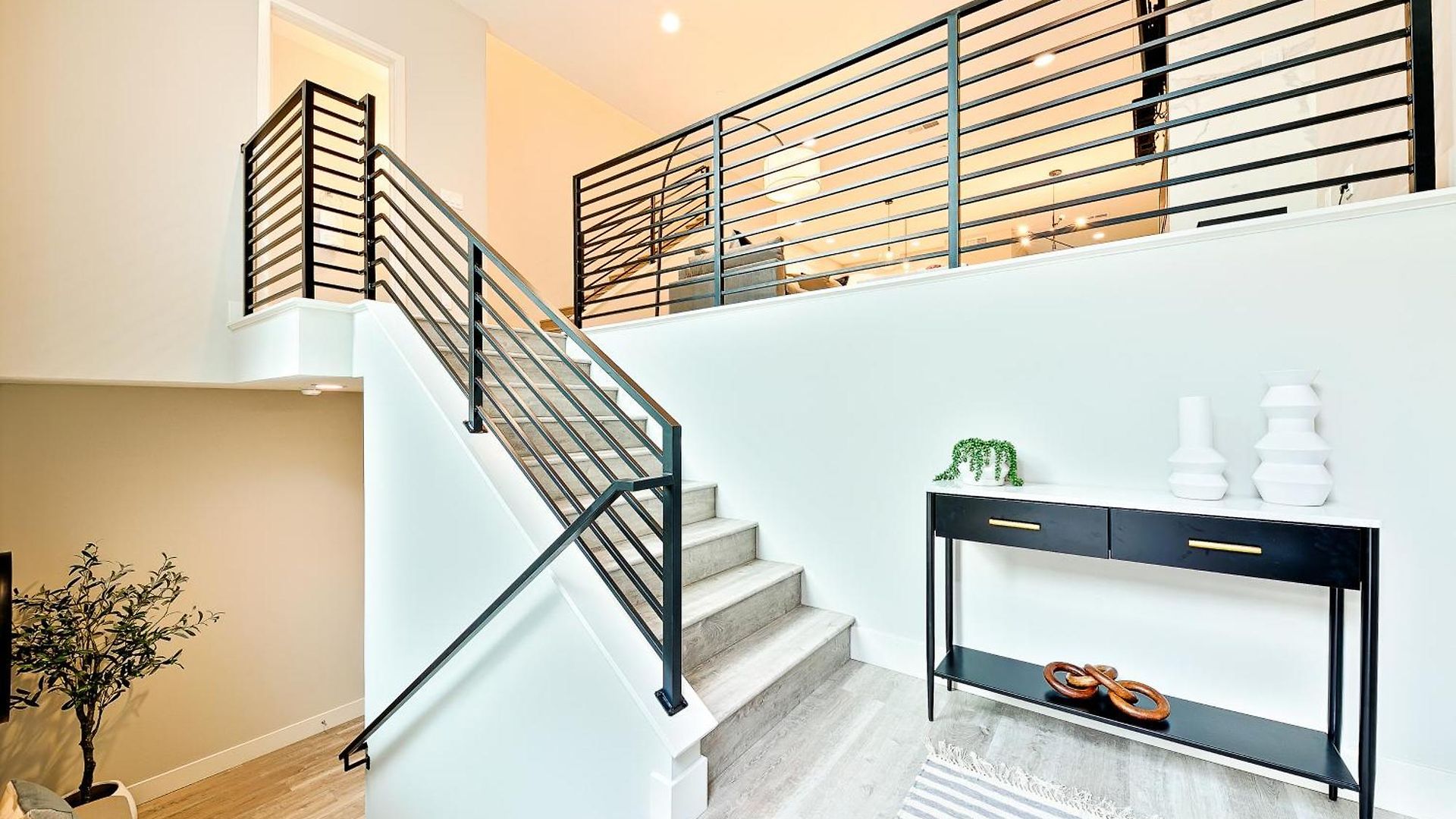 Modern 4br - Private Balcony - Garage Parking Holiday home