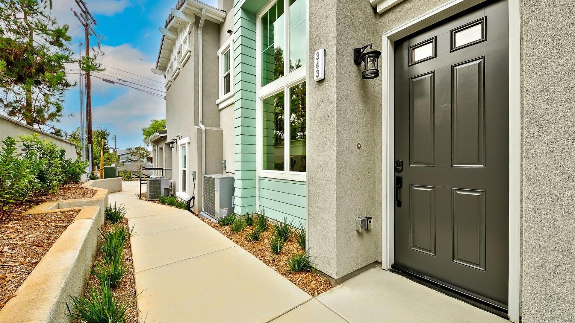 Holiday home Modern 4br - Private Balcony - Garage Parking *