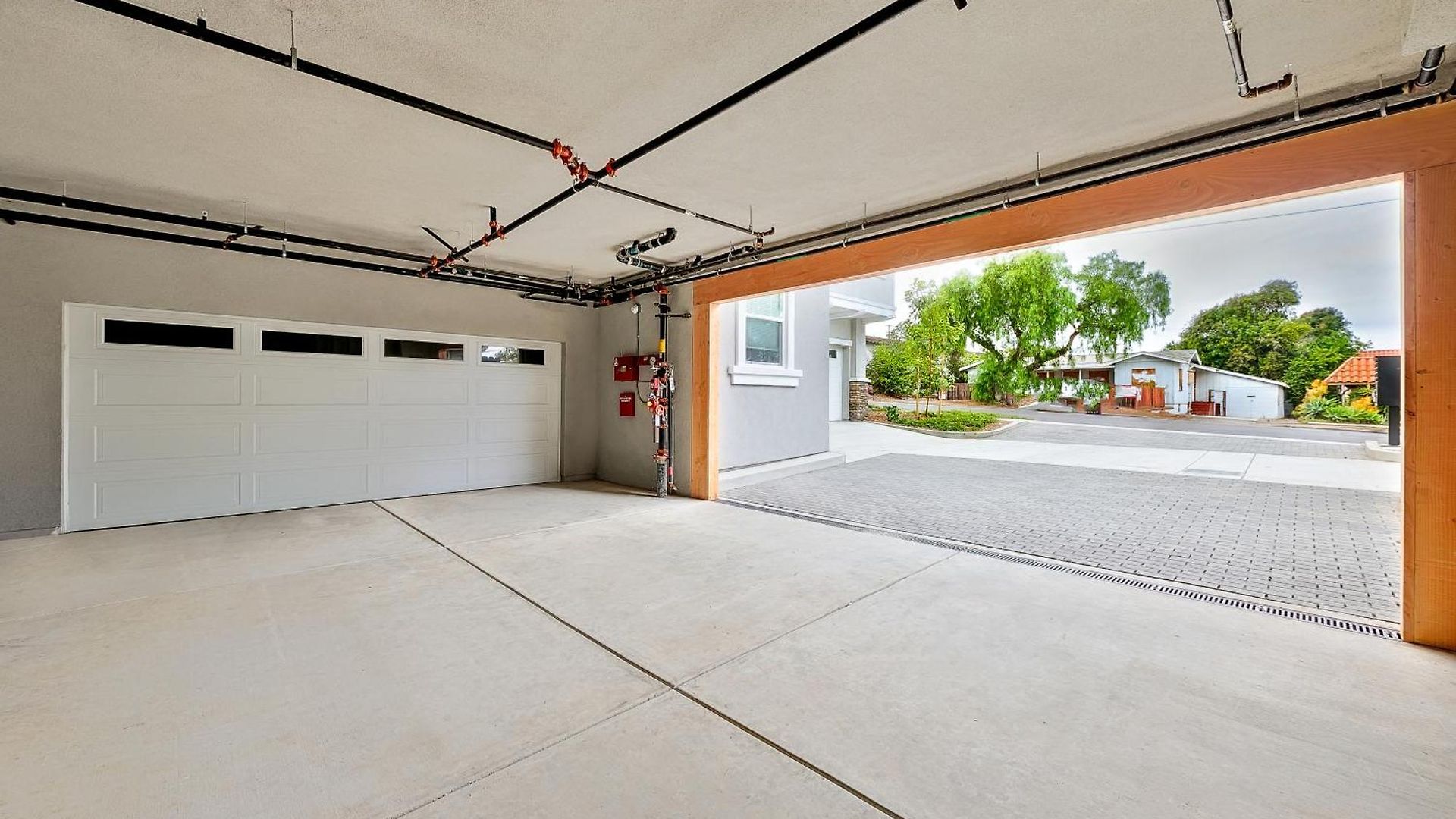 Modern 4br - Private Balcony - Garage Parking