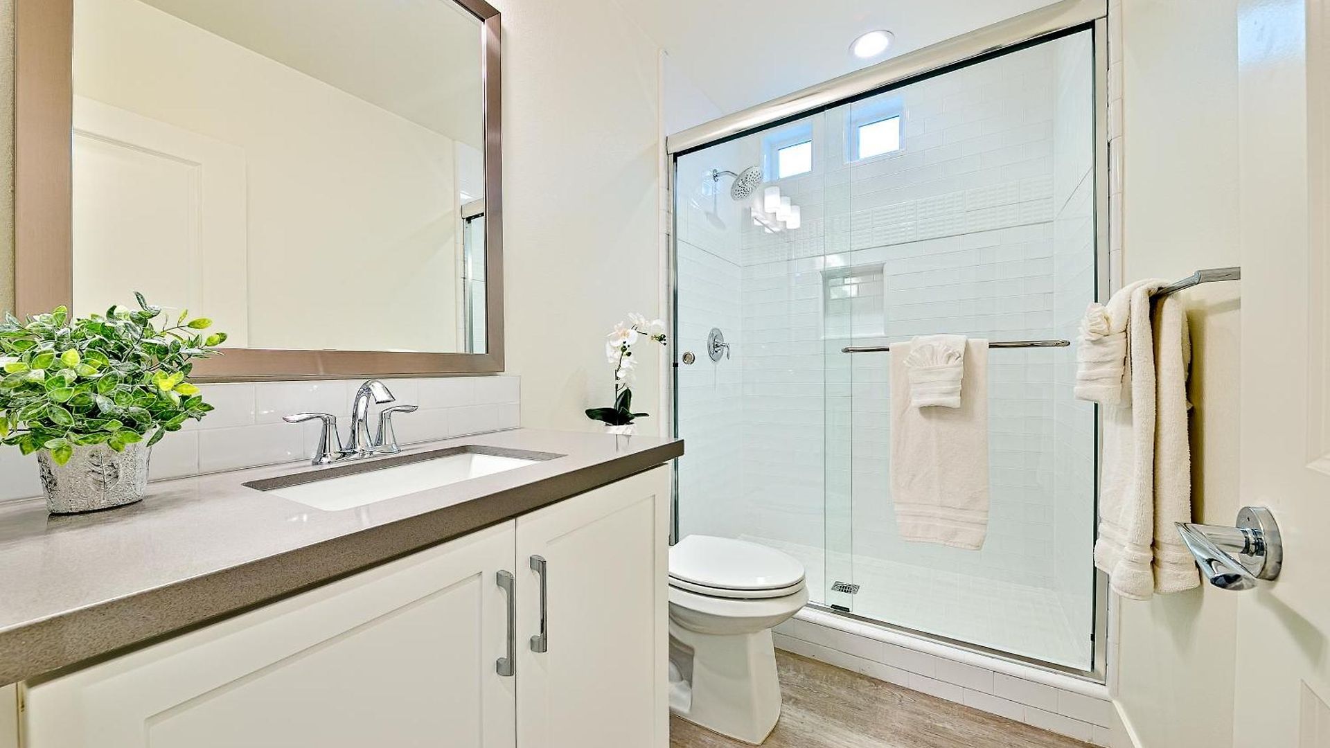 Modern 4br - Private Balcony - Garage Parking * Carlsbad