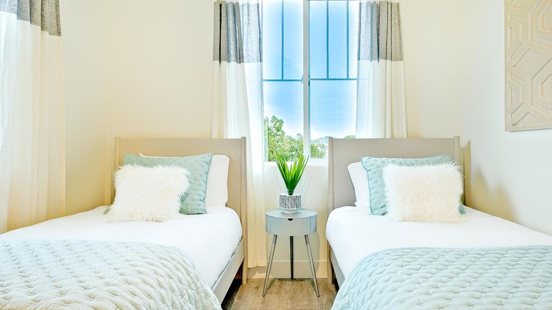 Holiday home Modern 4br - Private Balcony - Garage Parking Carlsbad
