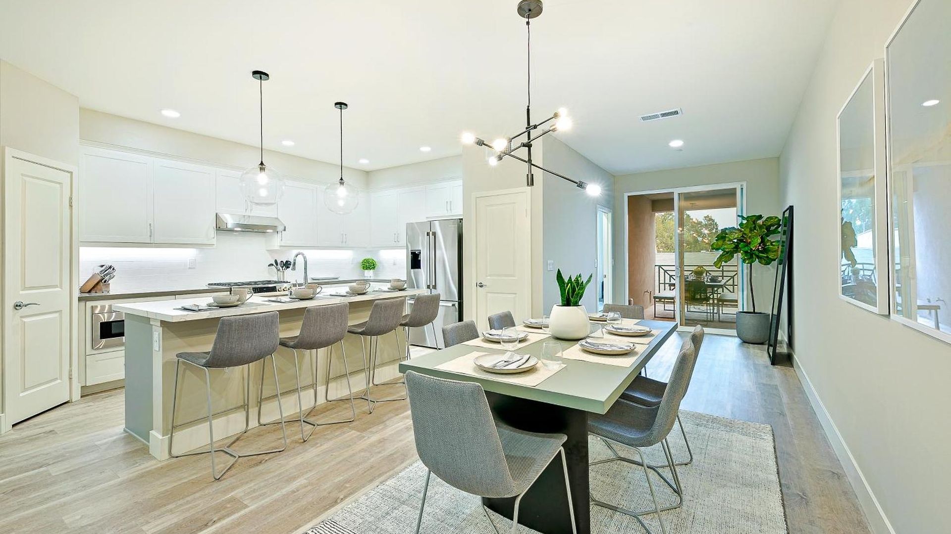 Modern 4br - Private Balcony - Garage Parking Holiday home