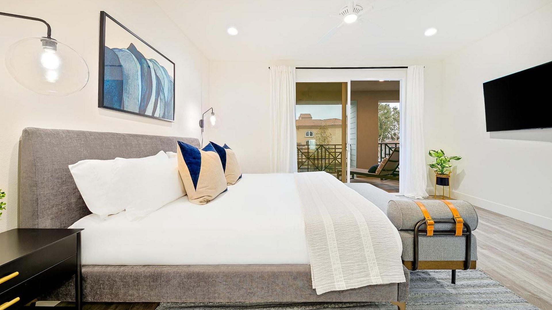 Modern 4br - Private Balcony - Garage Parking * Carlsbad