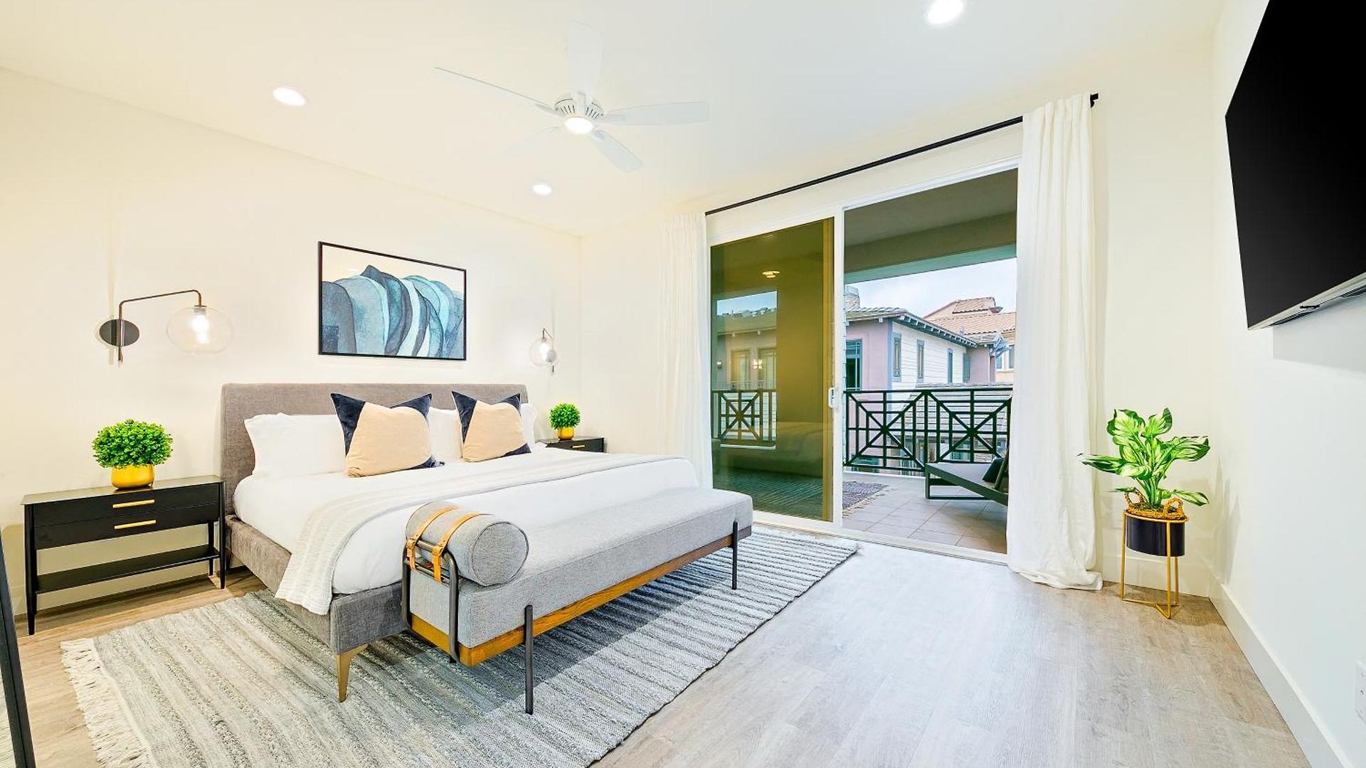 Modern 4br - Private Balcony - Garage Parking Holiday home