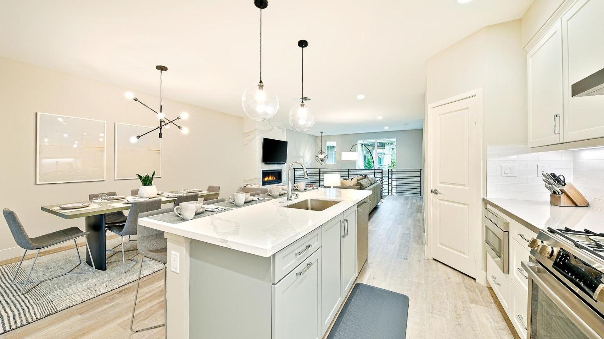 Modern 4br - Private Balcony - Garage Parking Holiday home Carlsbad