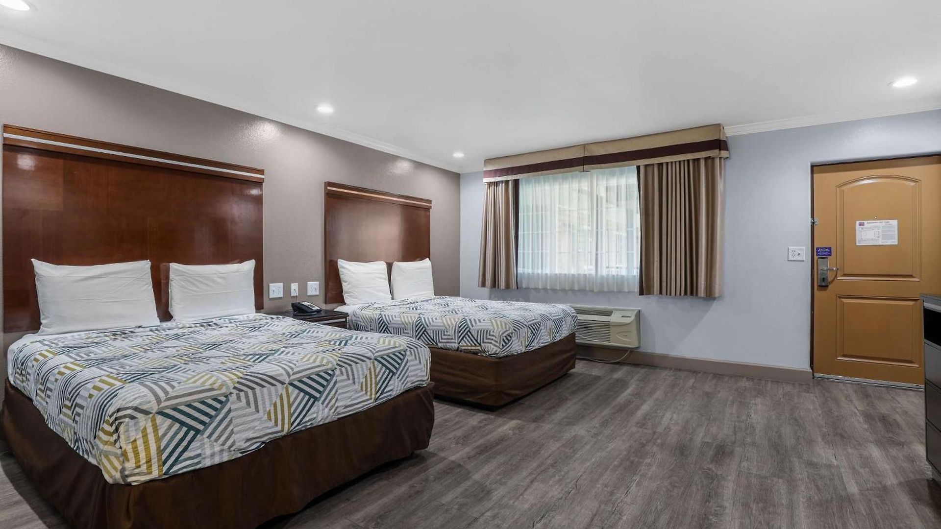 Hotel 6 Carlsbad, Ca- North Carlsbad
