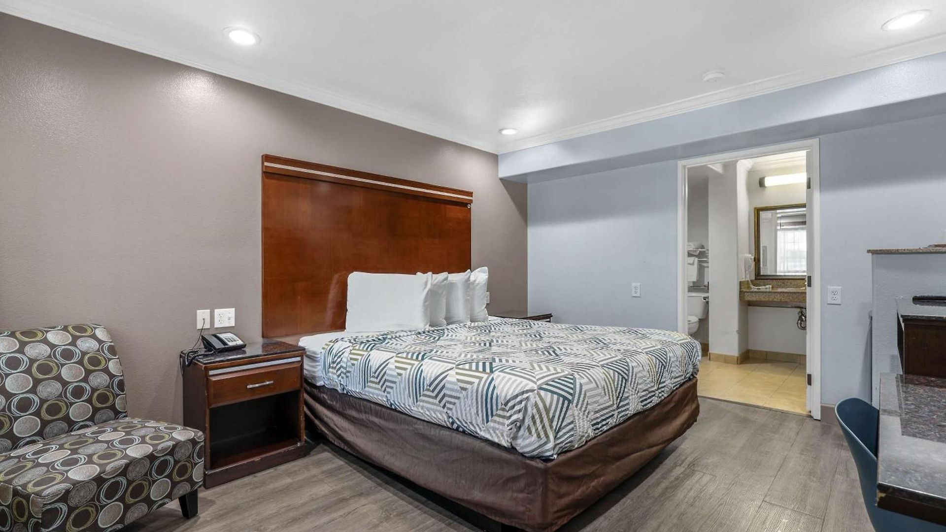6 Carlsbad, Ca- North Hotel
