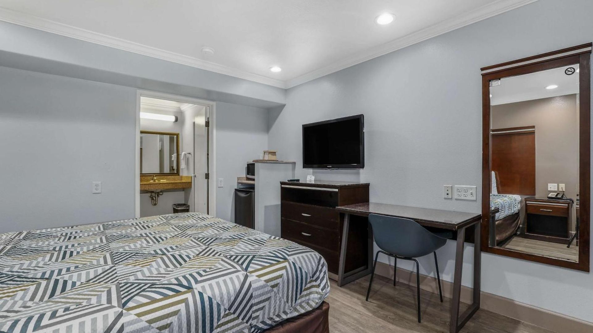 Hotel 6 Carlsbad, Ca- North