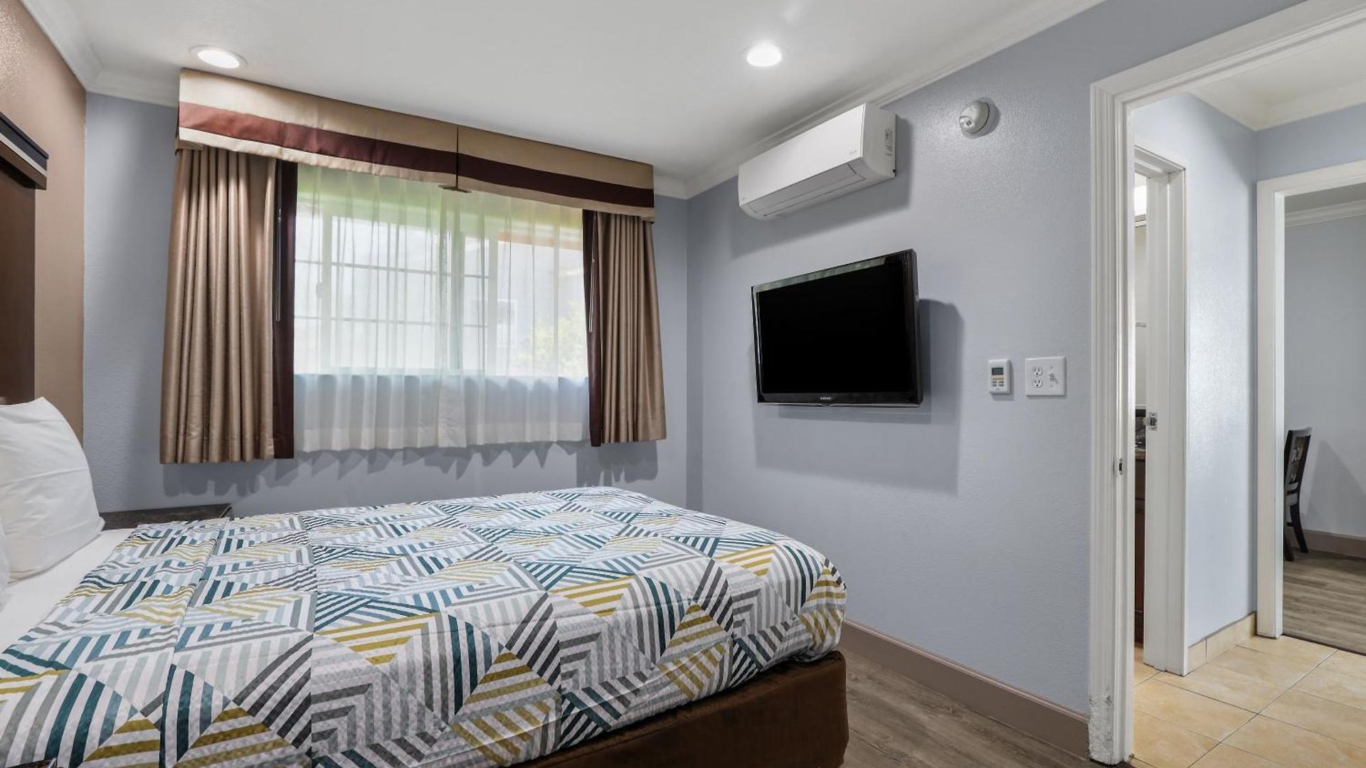 Hotel 6 Carlsbad, Ca- North 3*