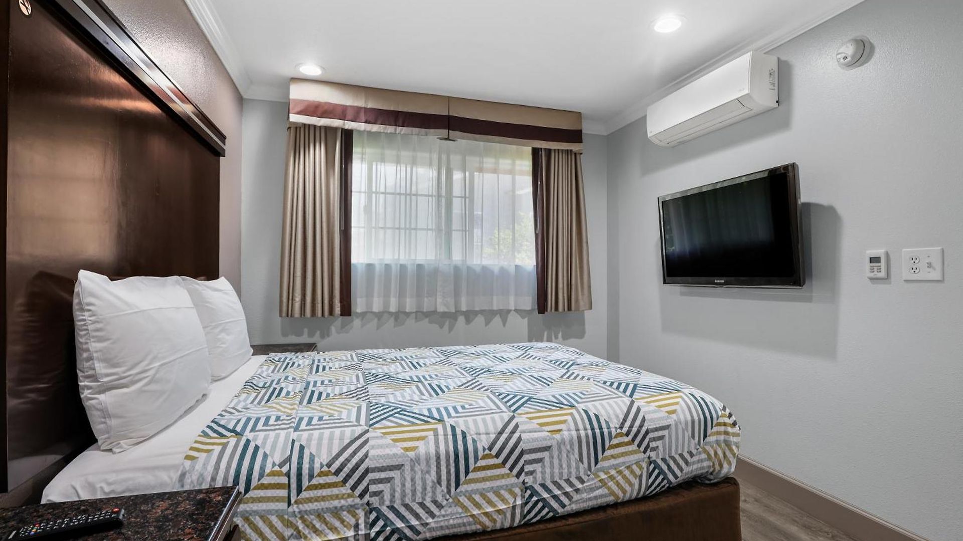Hotel 6 Carlsbad, Ca- North Carlsbad