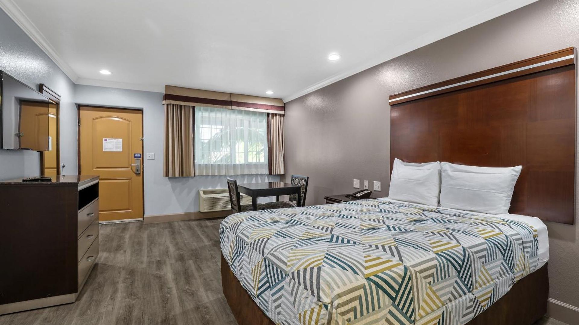 6 Carlsbad, Ca- North 3*