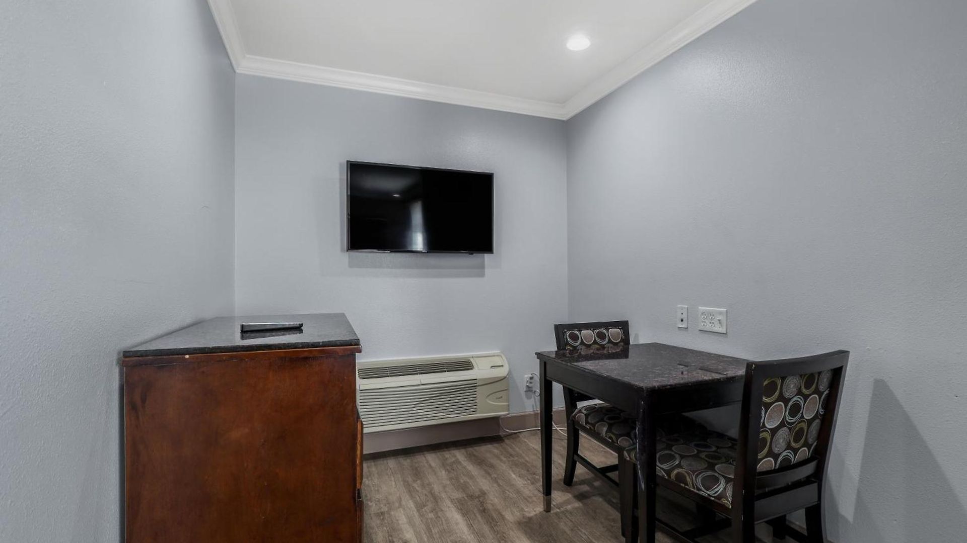 6 Carlsbad, Ca- North Hotel