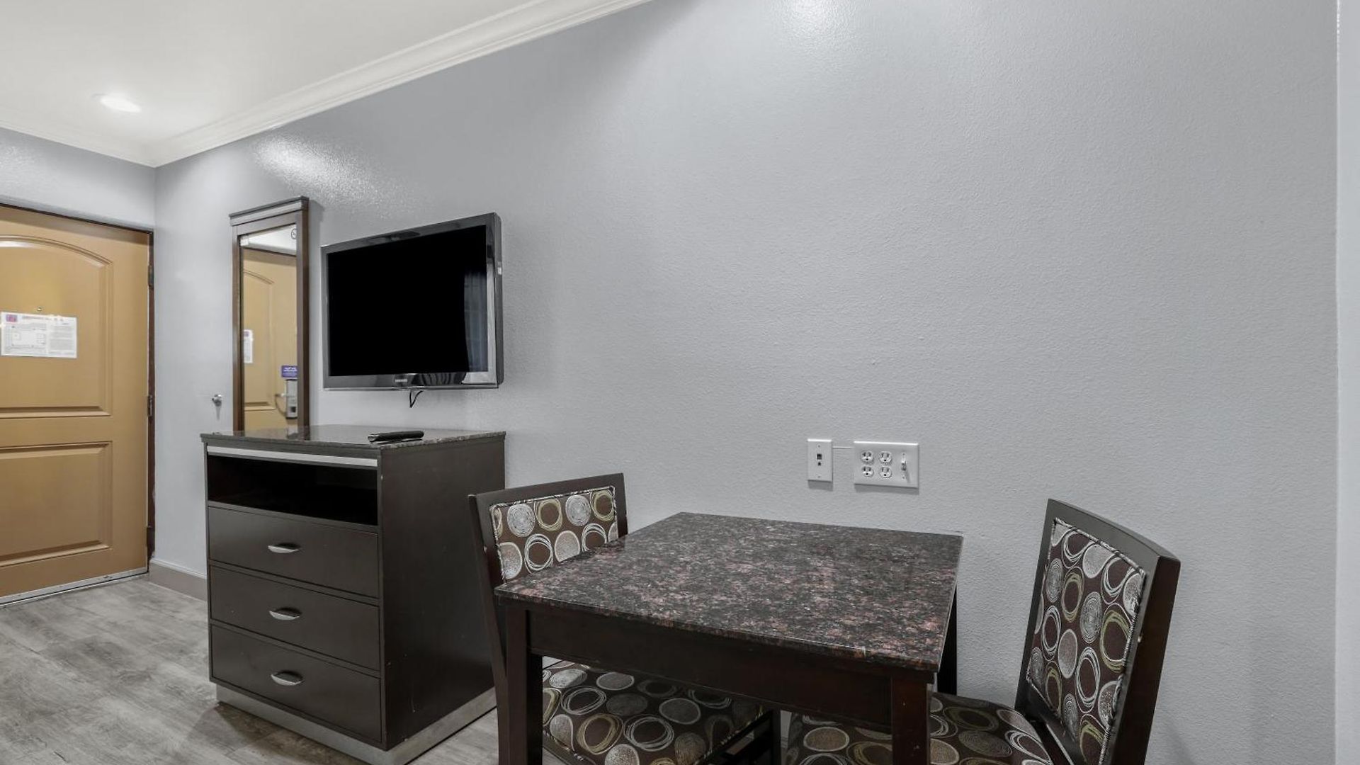 6 Carlsbad, Ca- North Hotel
