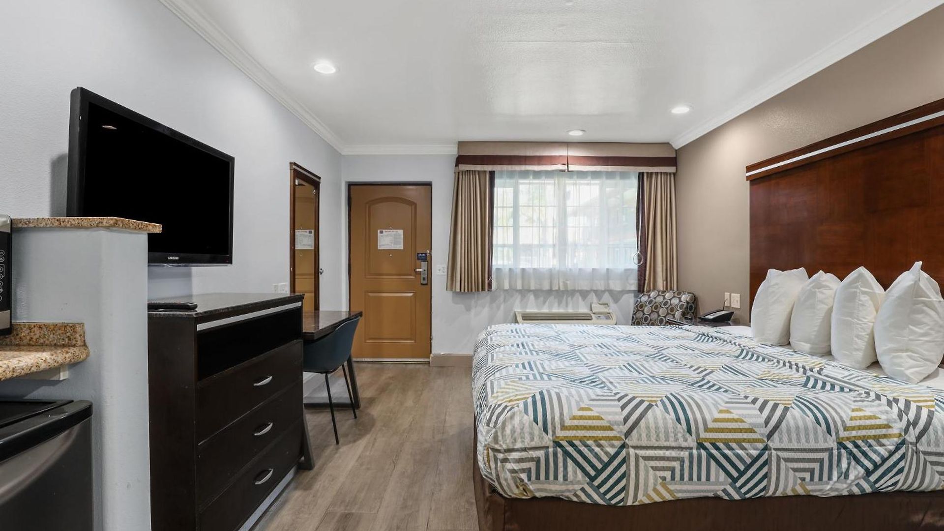 6 Carlsbad, Ca- North 3*