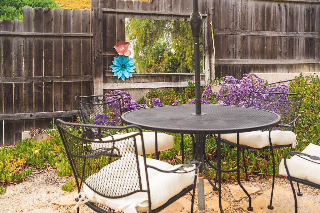 Tranquil Tier Garden With Game Holiday home