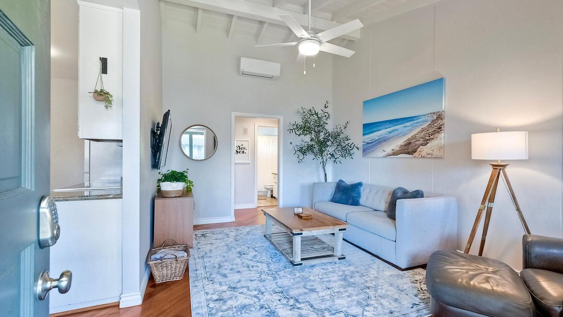 90 Walk Score - Steps To & Dining - Reserved Parking Apartment Carlsbad