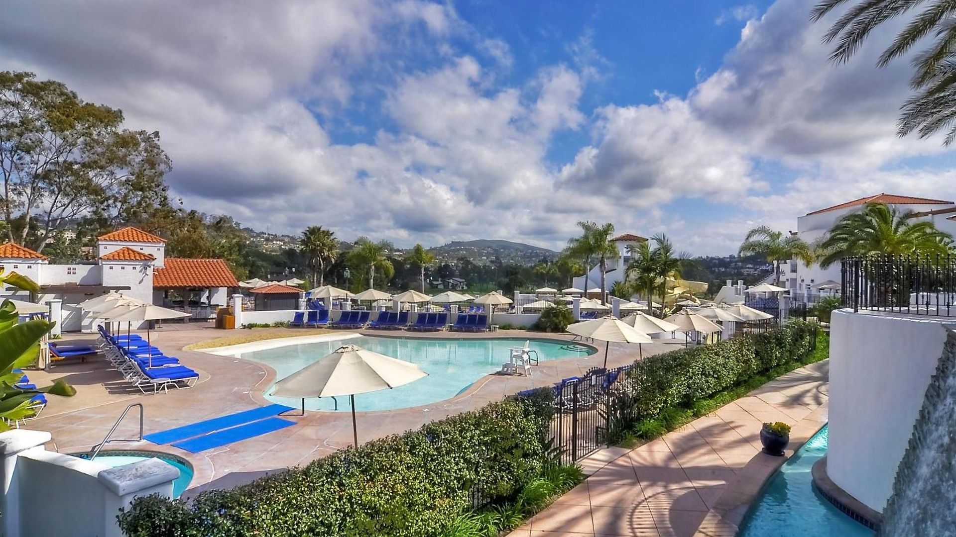 La Costa Pool Bbq Gated Parking