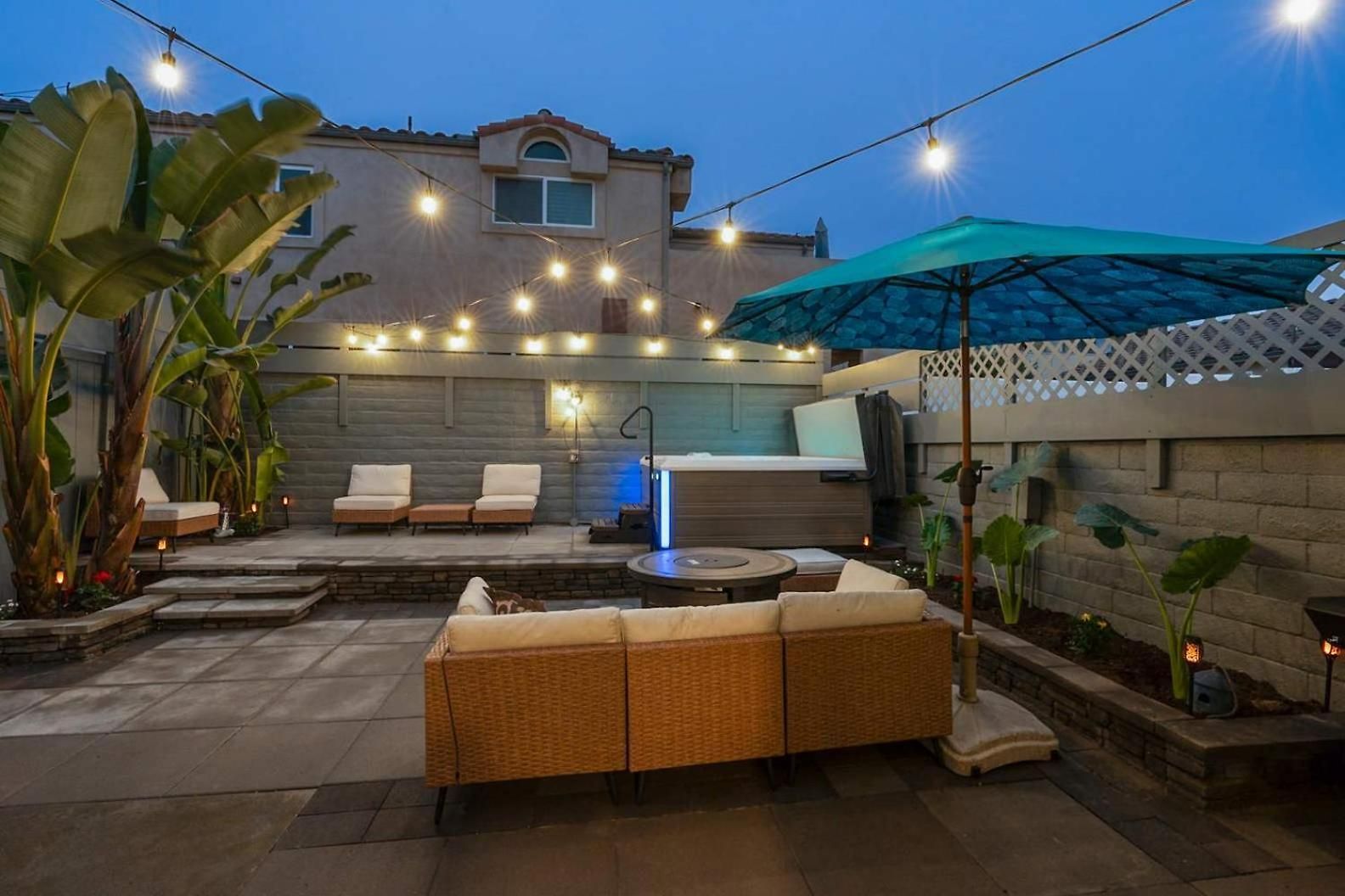 Beachfront In - Remodeled Holiday home *