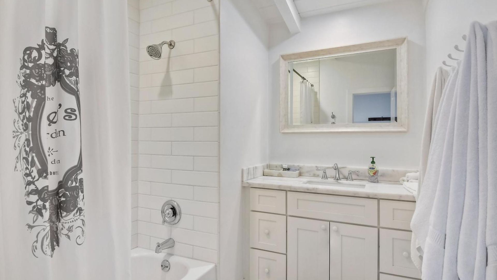 3690 Boulevard - Entire Holiday home