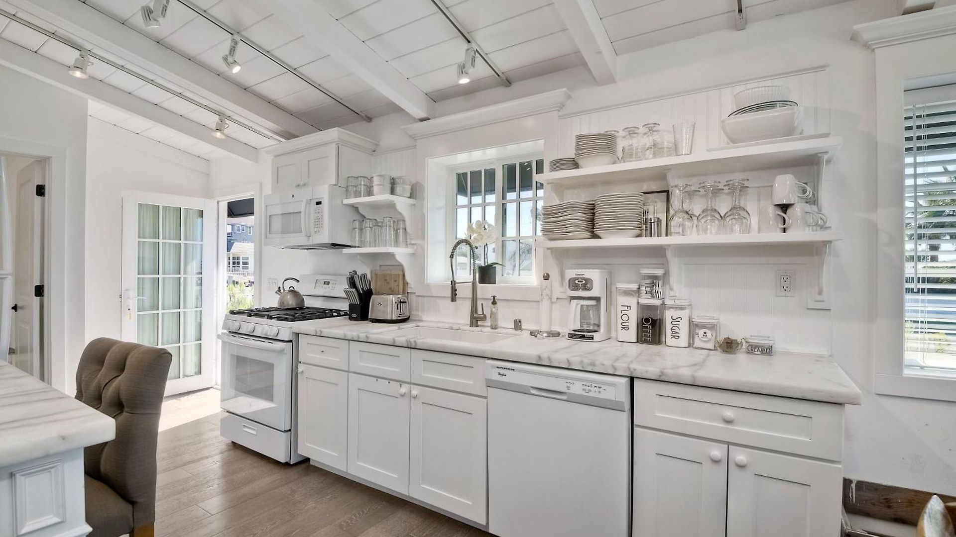 3690 Boulevard - Entire Holiday home