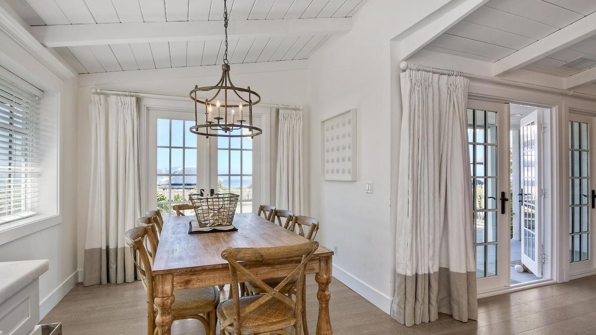 3690 Boulevard - Entire Holiday home