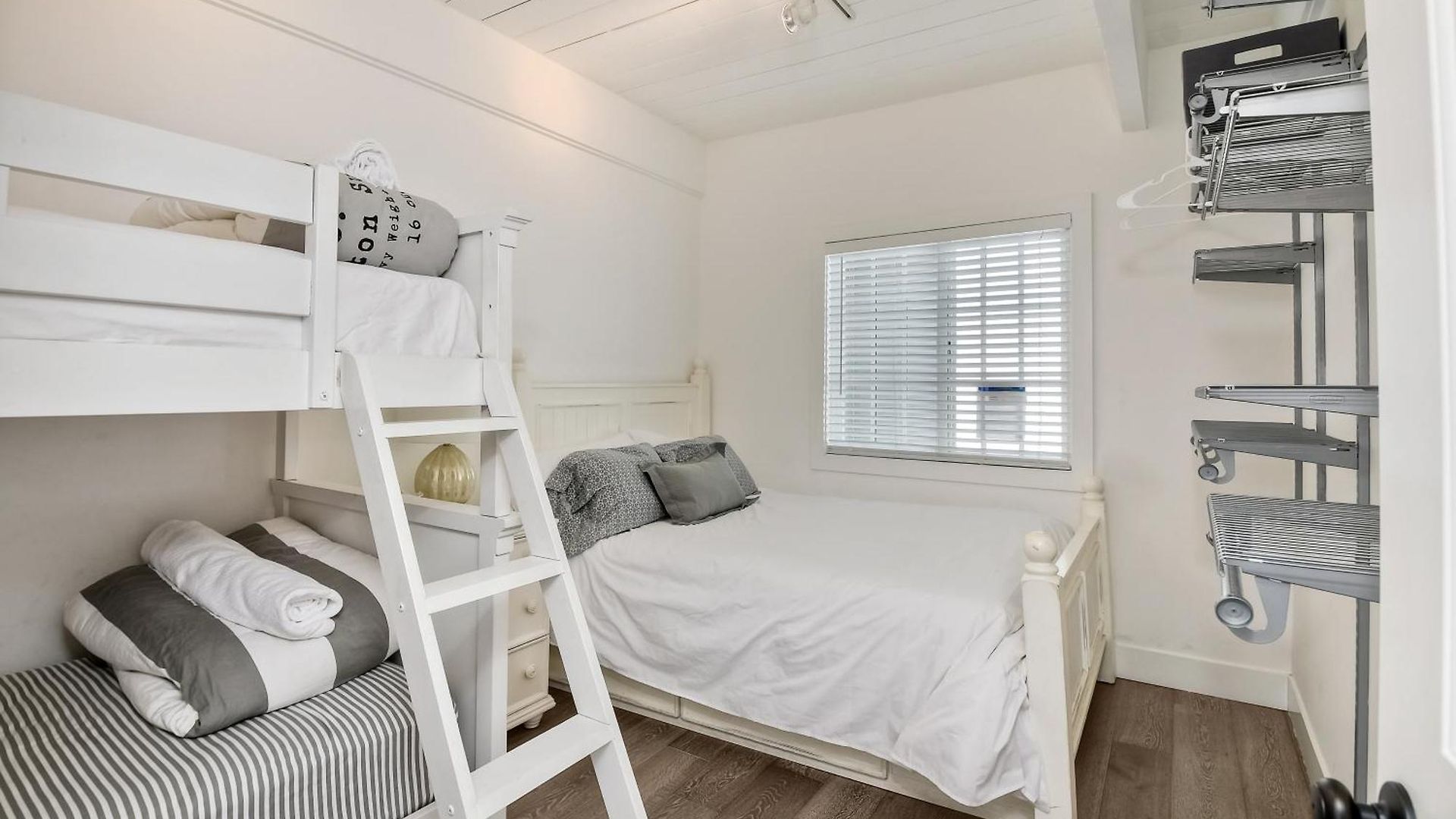 3690 Boulevard - Entire *