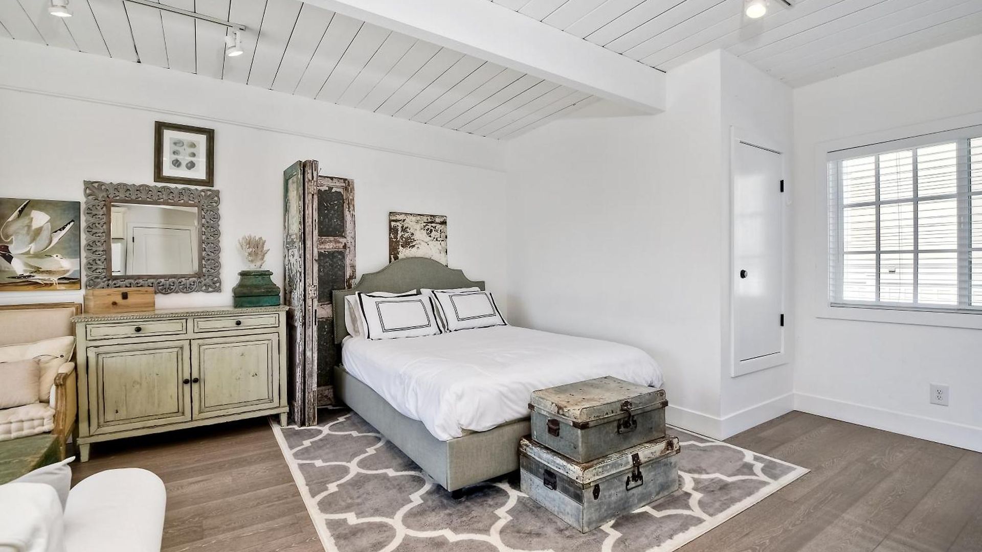 3690 Boulevard - Entire