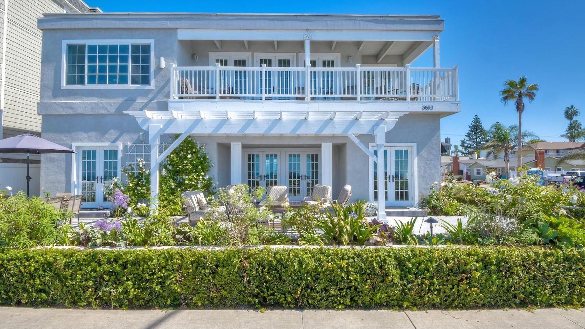 3690 Boulevard - Entire *