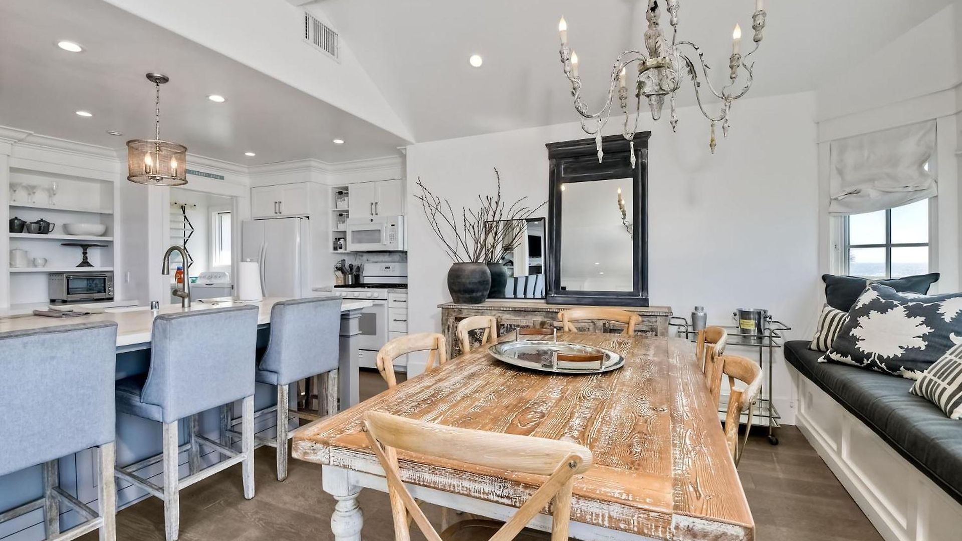 3636 Blvd - Upper *