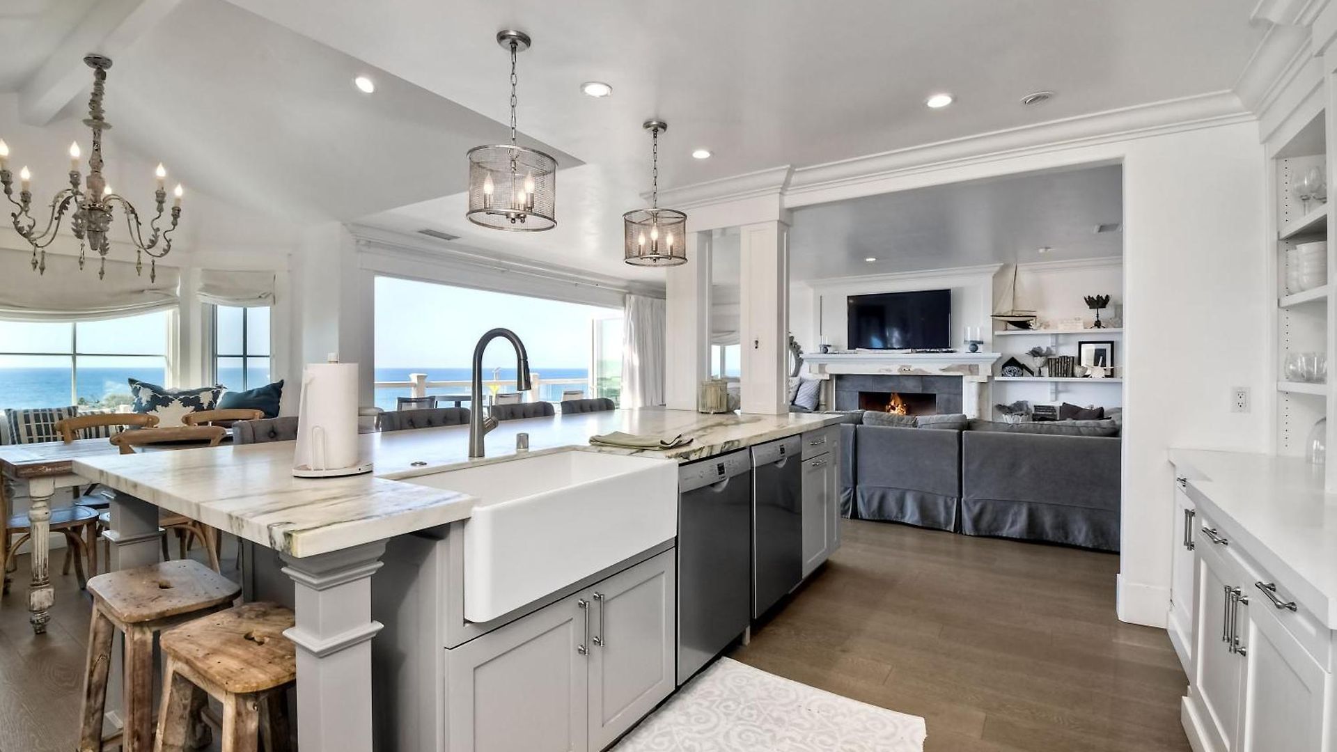 3636 Blvd - Upper Holiday home *