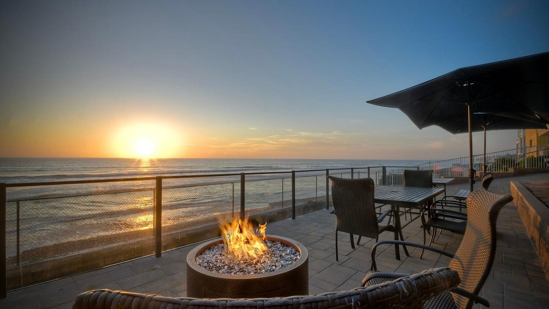 Oceanfront Getaway Ocean Views Fire Pit Bbq Access Apartment *