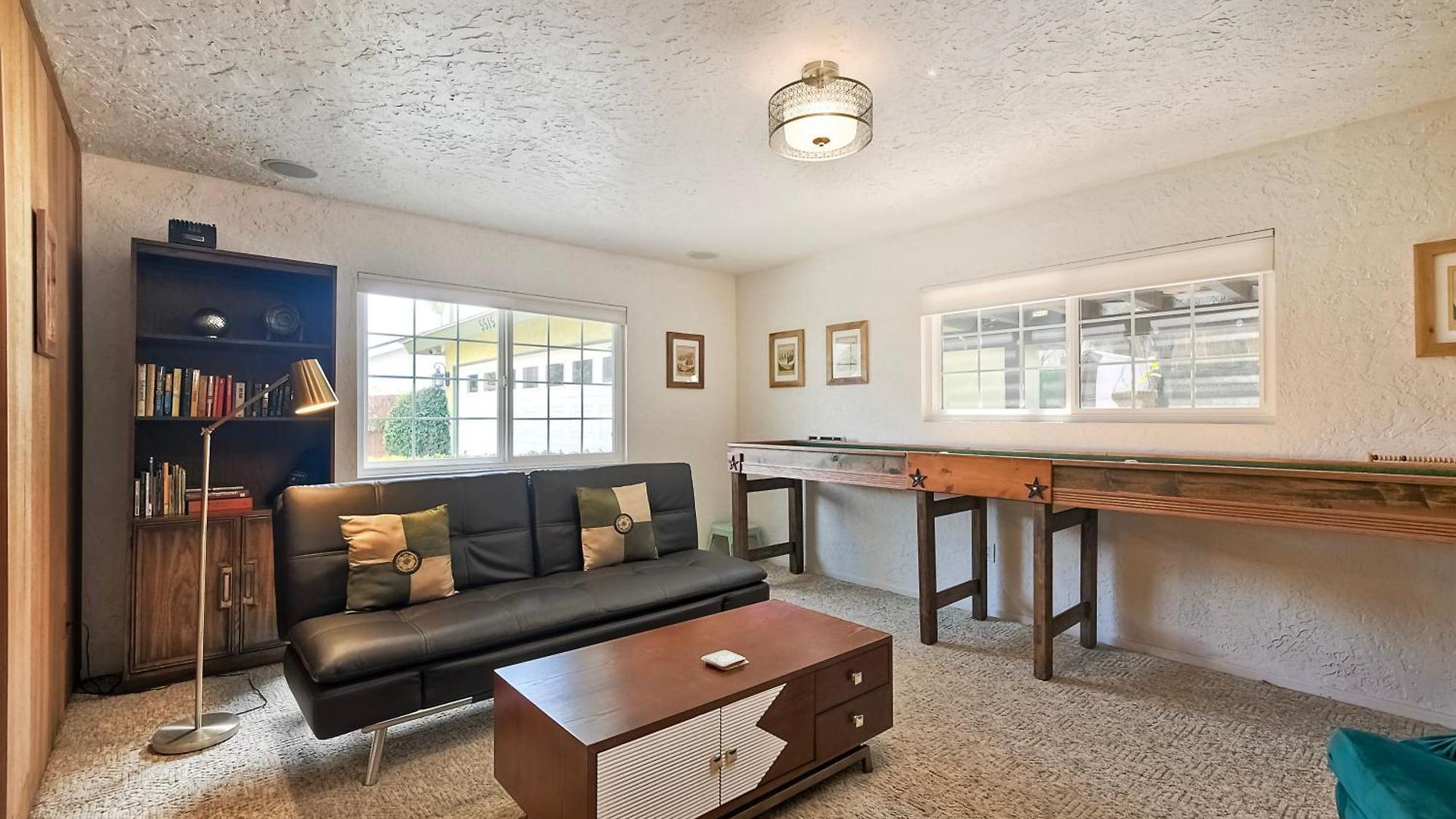 Hot Tub, Fire Pit, Bbq, Shuffleboard, Walk To Holiday home