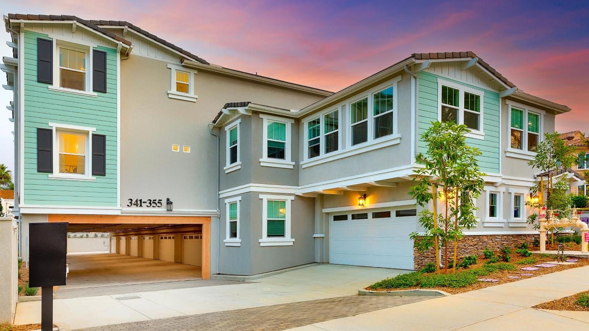 343 Oak Avenue *