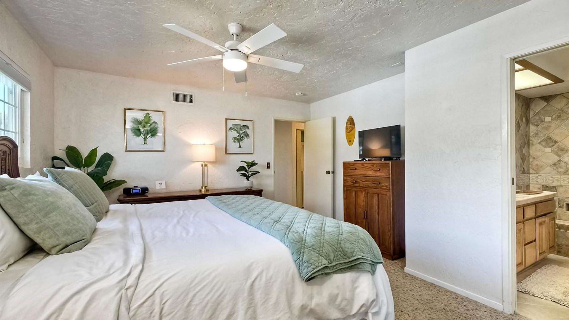 Hot Tub, Fire Pit, Bbq, Shuffleboard, Walk To Holiday home *