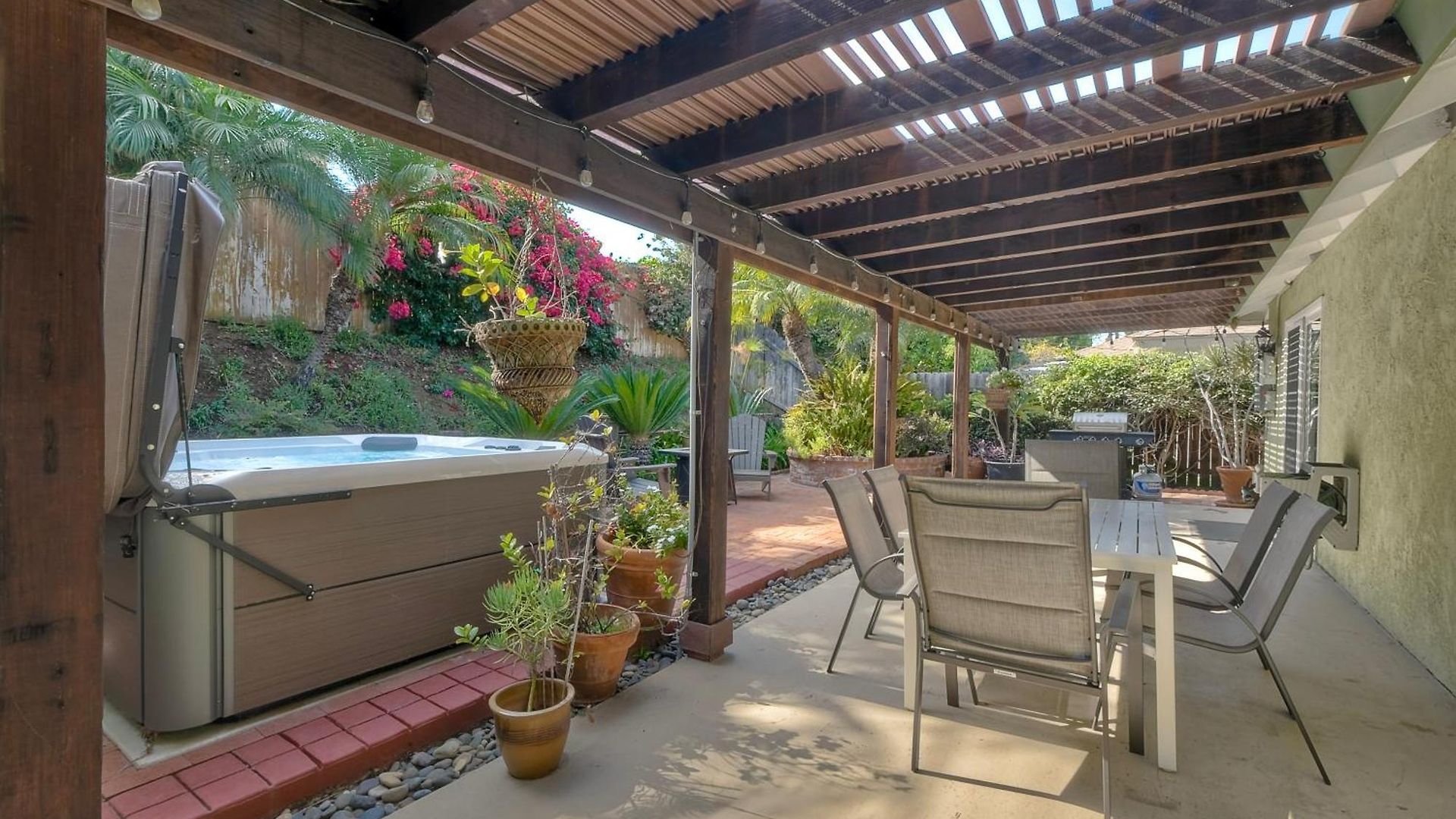 Hot Tub, Fire Pit, Bbq, Shuffleboard, Walk To Carlsbad
