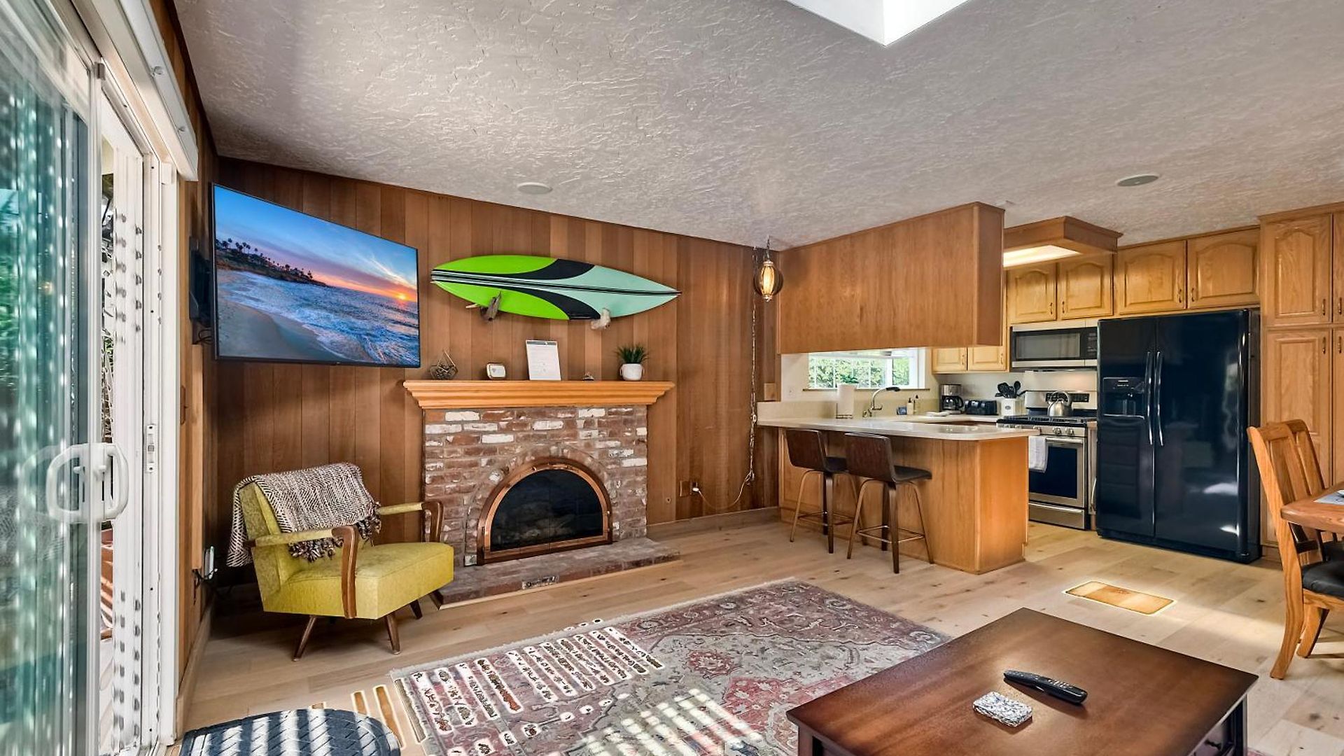 Hot Tub, Fire Pit, Bbq, Shuffleboard, Walk To *