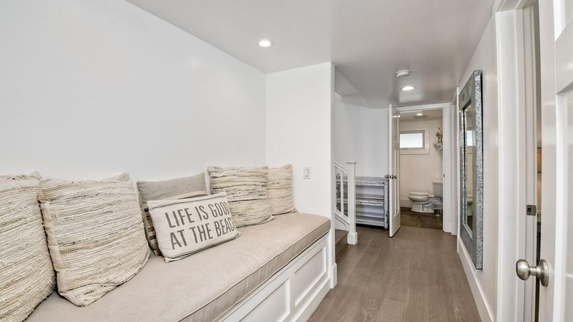 Holiday home 3636 Blvd - Lower *