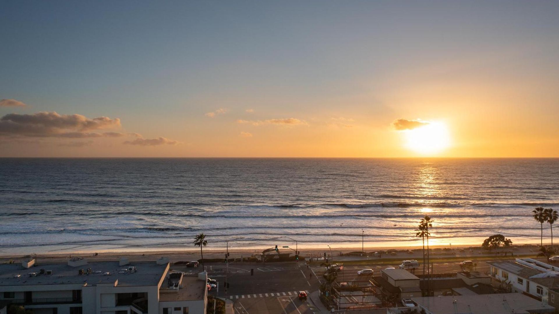 Cb-3900a - Coastal Surfer's Dream