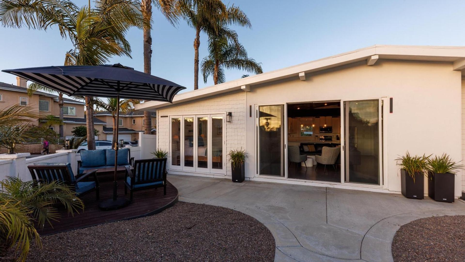 Cb-3900a - Coastal Surfer's Dream Holiday home *