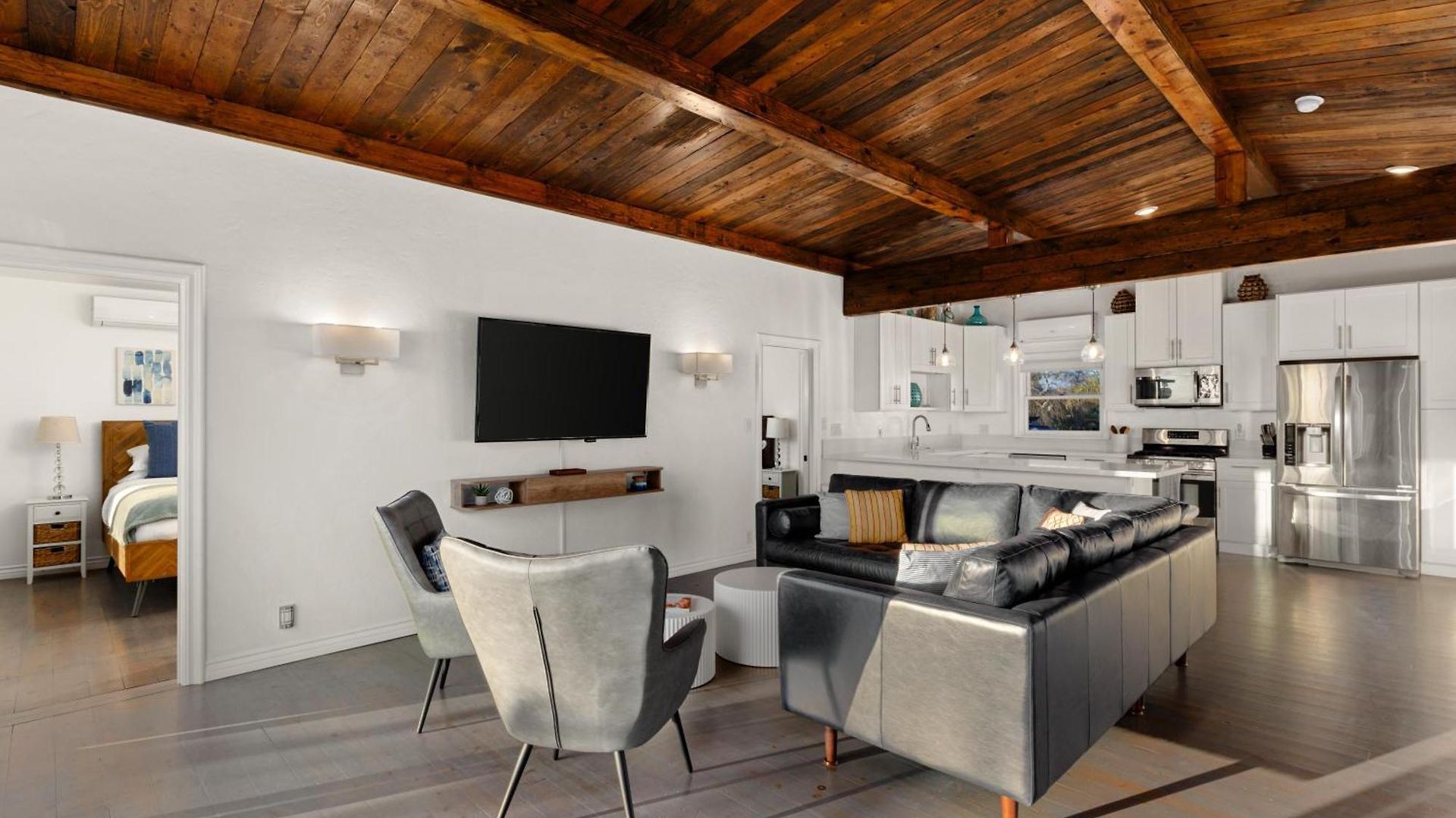 Cb-3900a - Coastal Surfer's Dream Holiday home