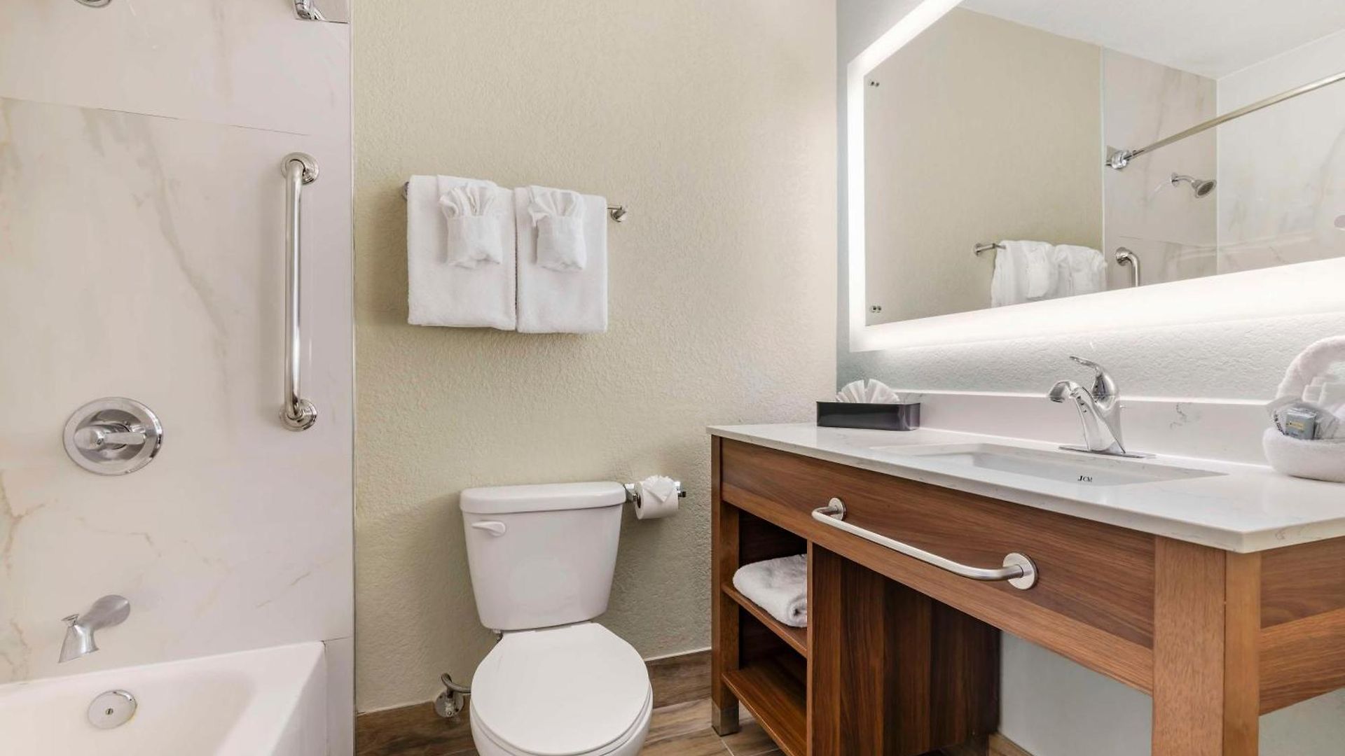 Hotel Western By The Sea 3*