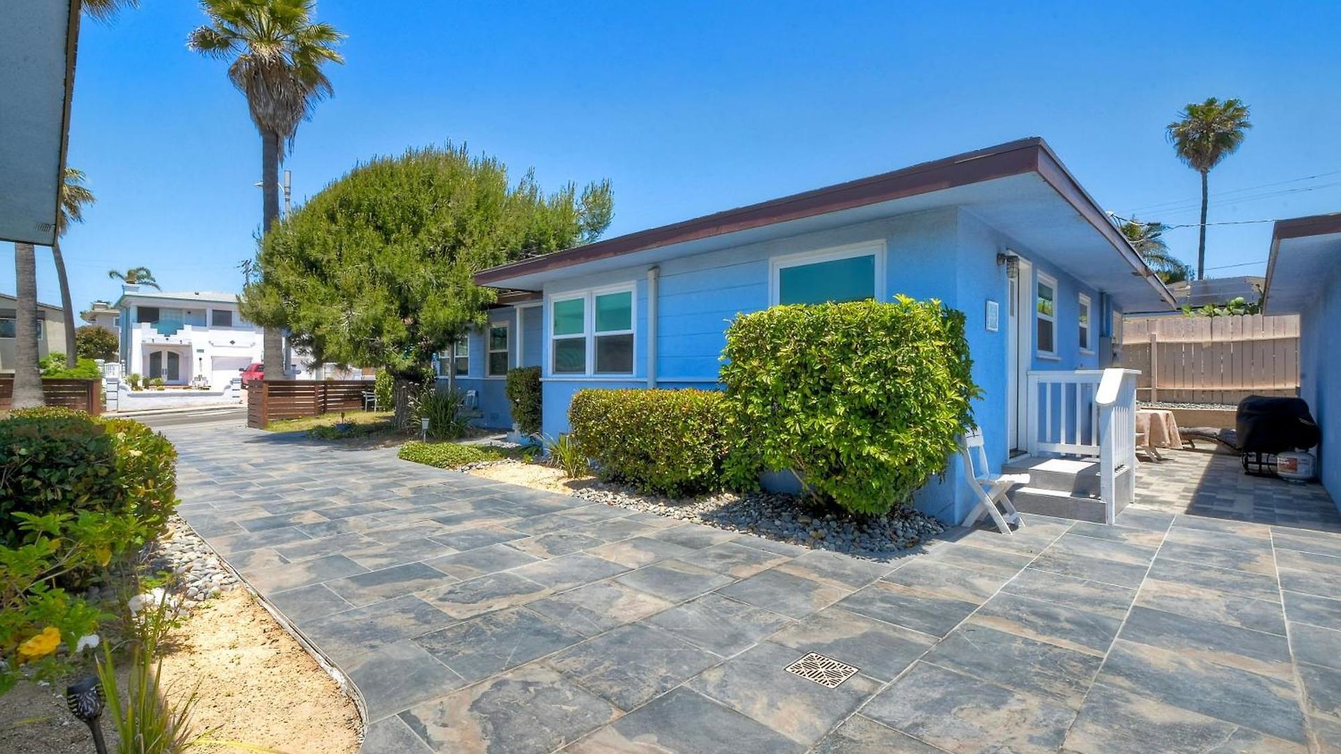 Holiday home Walk 2 Beach, Ev Charger, Outdoor Dining, 2 Units