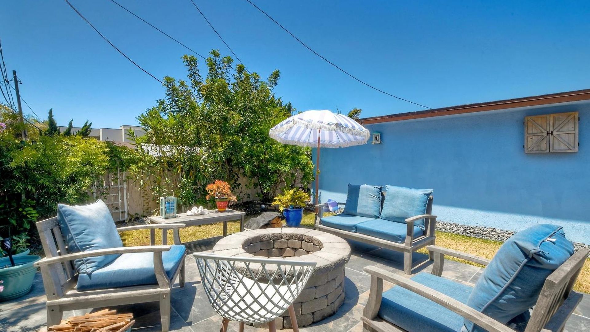 Holiday home Walk 2 Beach, Ev Charger, Outdoor Dining, 2 Units *
