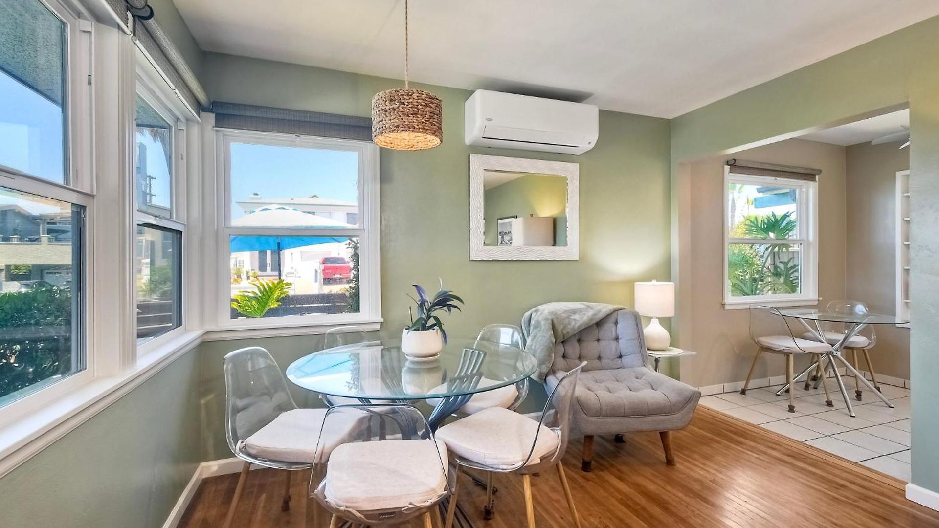Walk 2 Beach, Ev Charger, Outdoor Dining, 2 Units Holiday home