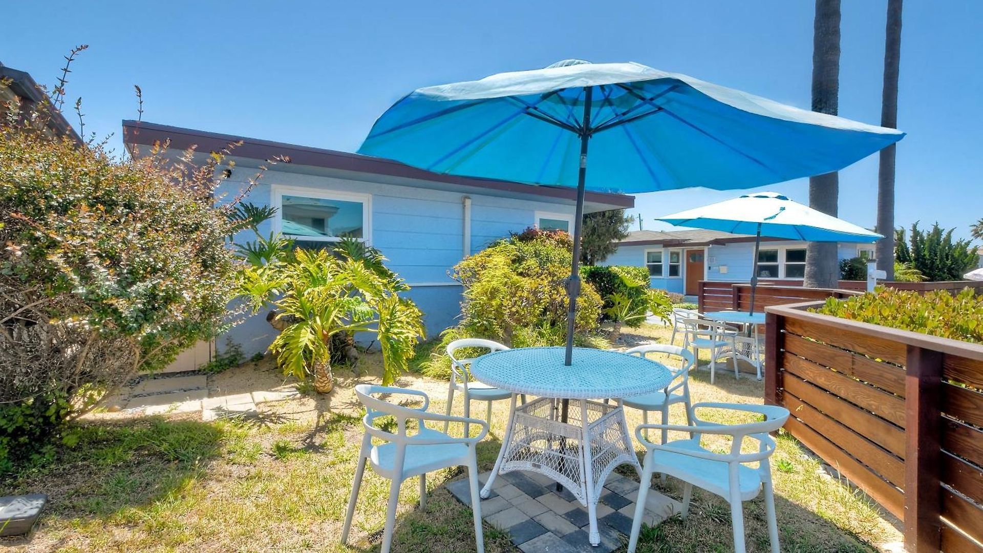 Walk 2 Beach, Ev Charger, Outdoor Dining, 2 Units Holiday home *